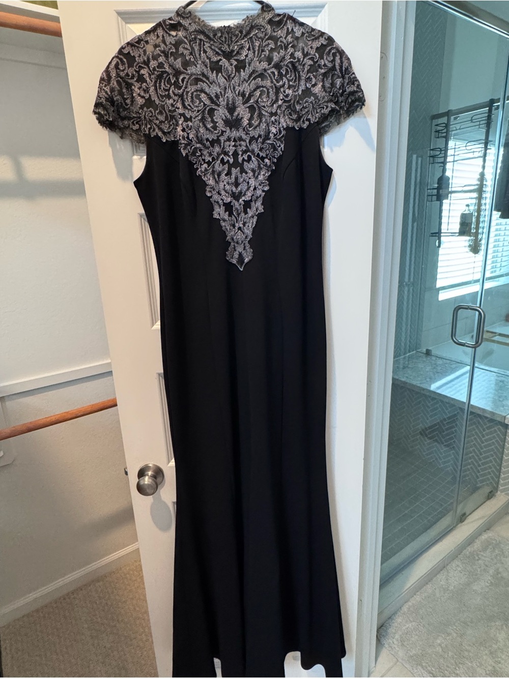 Tashidi Shoji Black Formal Evening Gown Silver Lace Embroidered Maxi Dress Size